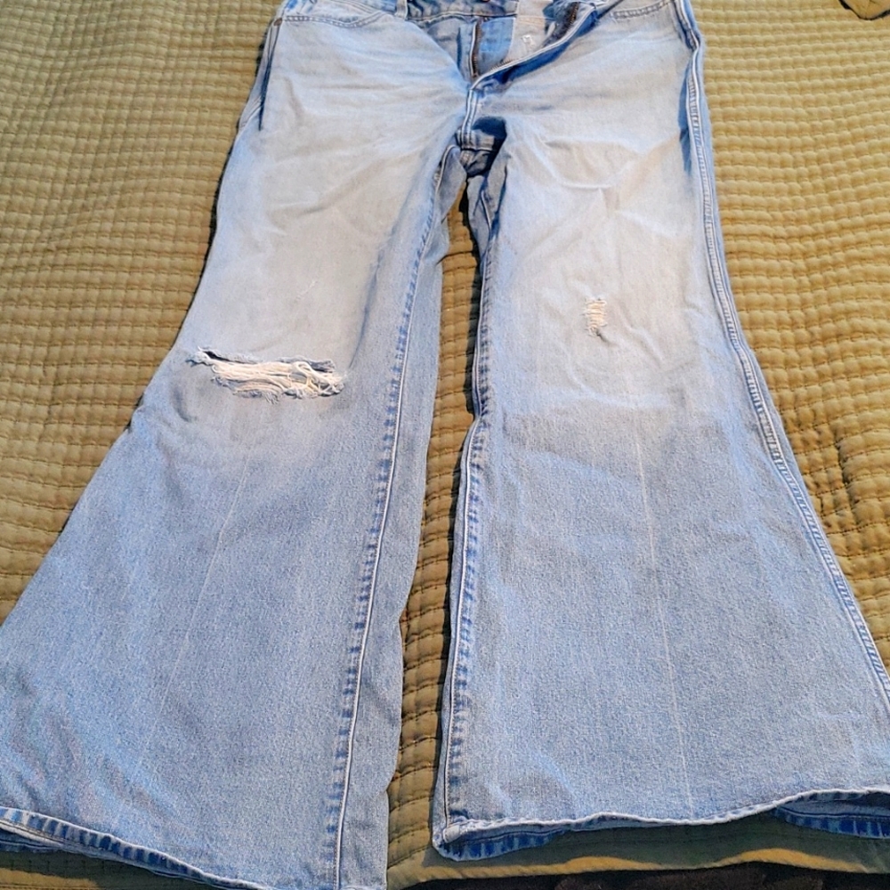 Wrangler Wander 622 light wash flares